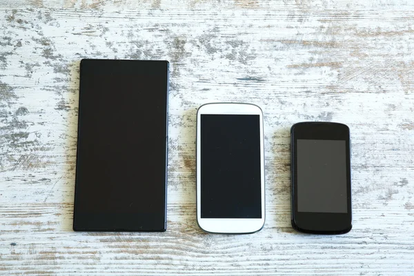 Tre smartphone i olika storlekar — Stockfoto